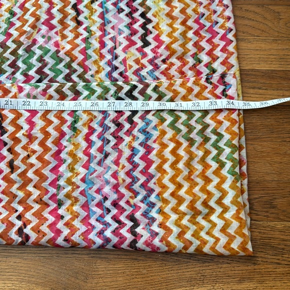 🧣Multi-colored scarf/wrap in chevron pattern. - Picture 5 of 5